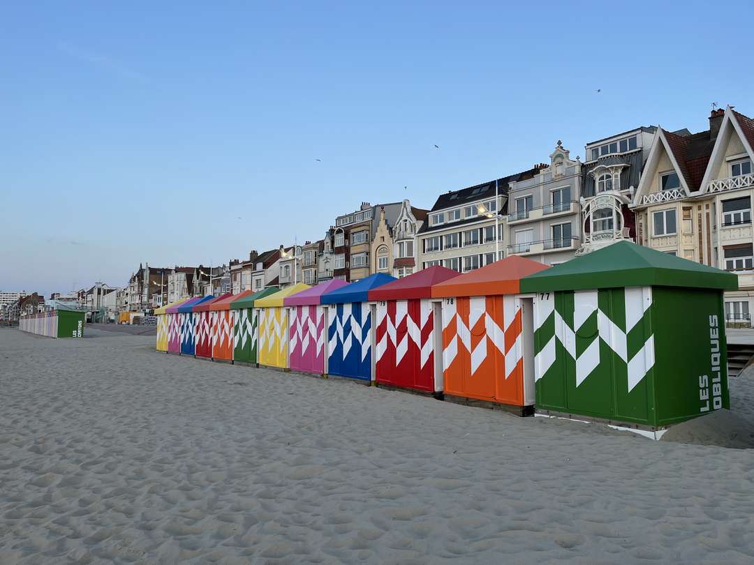 kiosques multicolores plage de malo dunkerque