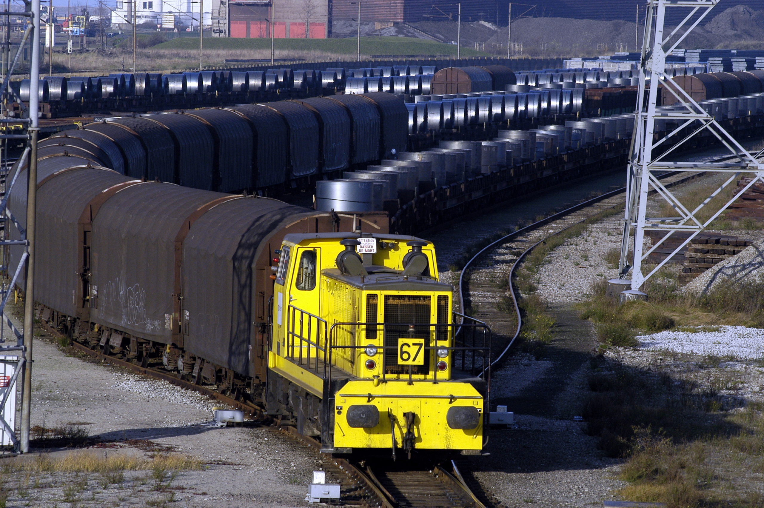 locomotive fret de dunkerque transportant des bobines 