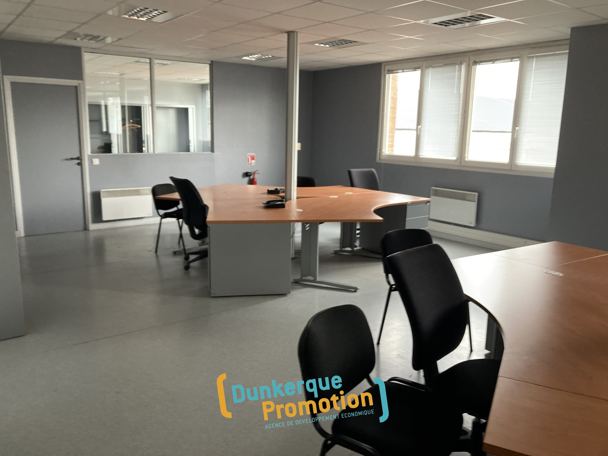 Espace de bureaux en zone industrielle