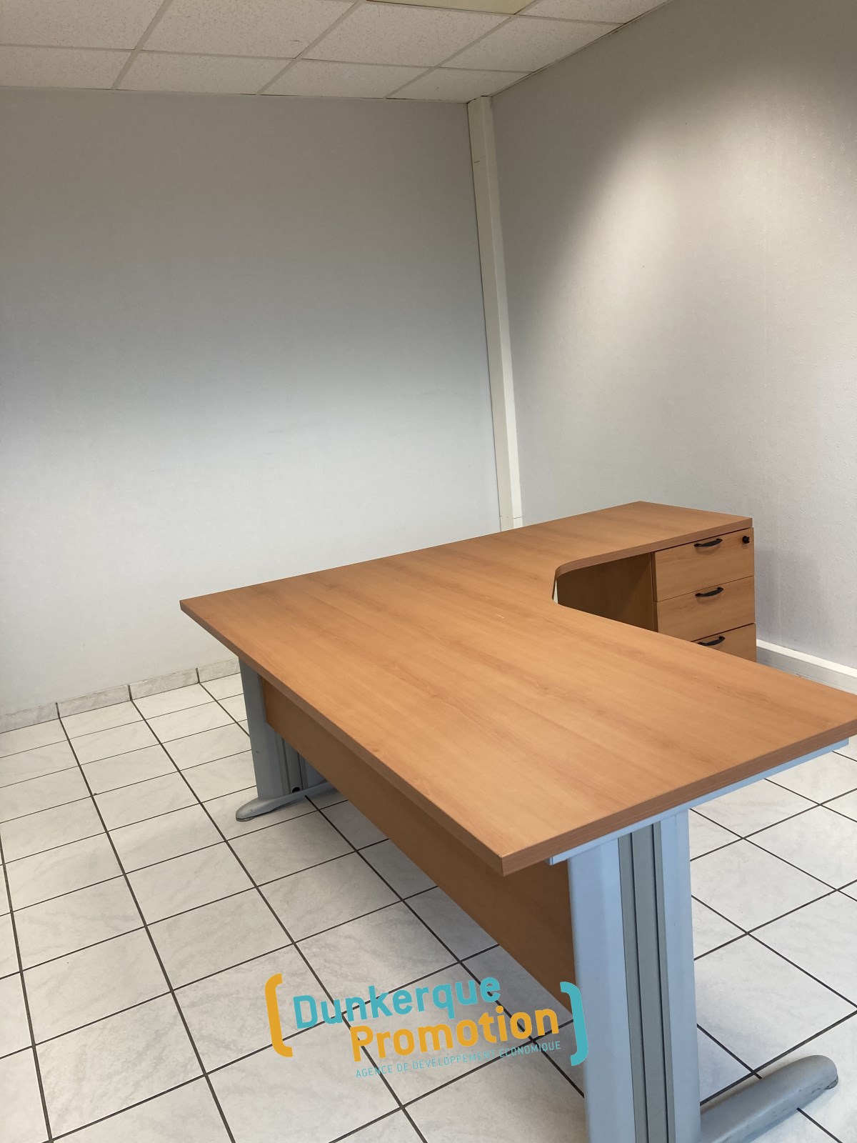 Espace de bureaux en zone industrielle