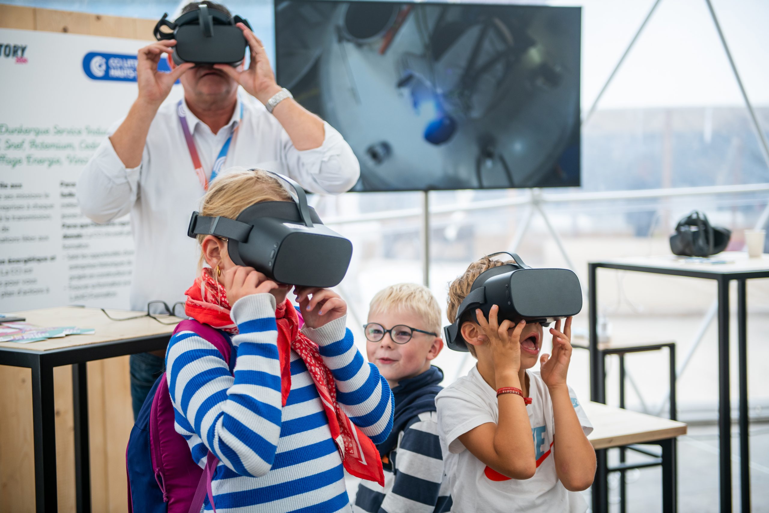 Fabuleuse Factory enfants avec casques réalité virtuelle