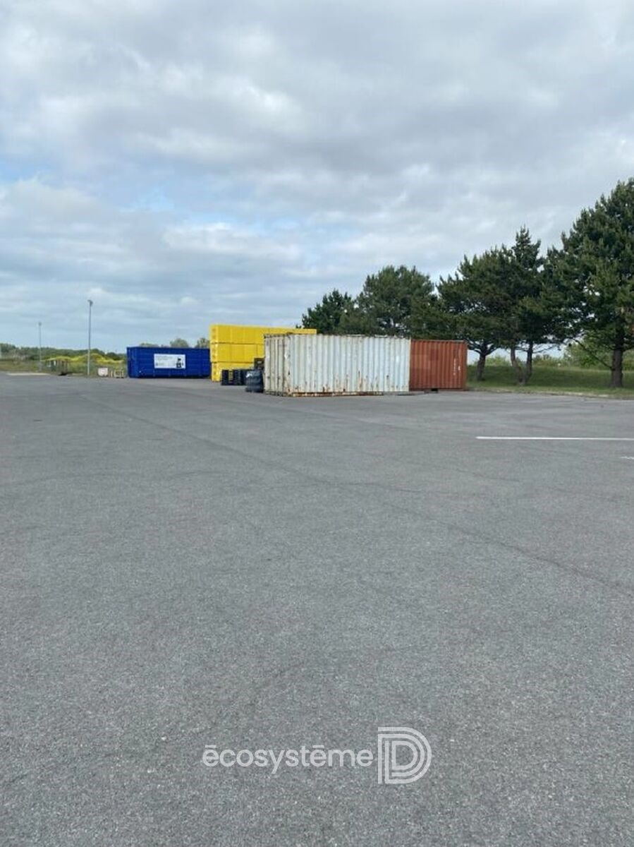 Motorway-side logistics warehouse