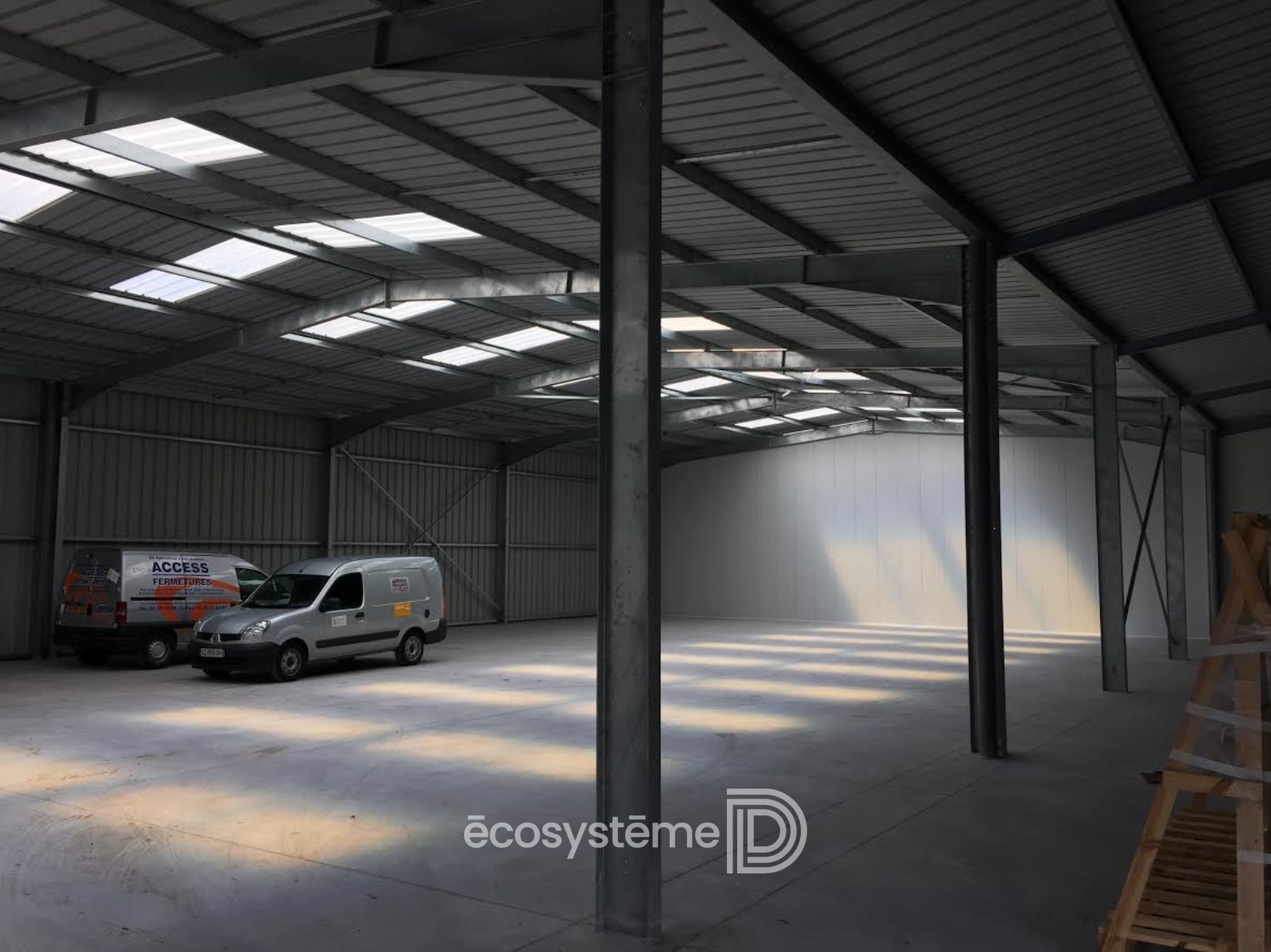 Bâtiment d&rsquo;activités en zone d&rsquo;activités