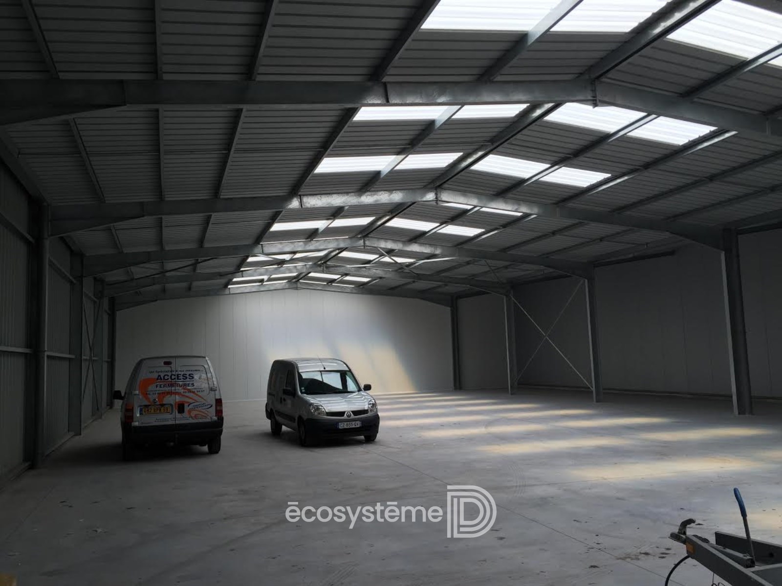 Bâtiment d&rsquo;activités en zone d&rsquo;activités