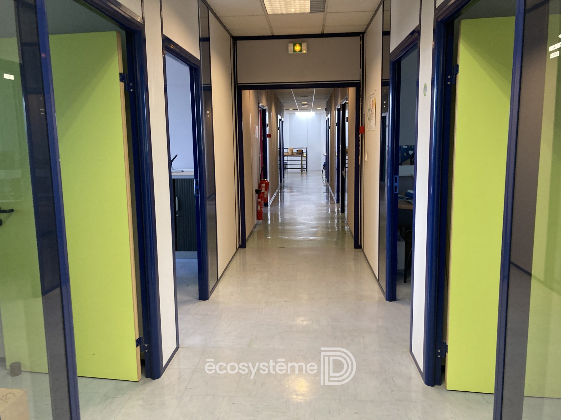 Ensemble de locaux d&rsquo;activités et immeuble de bureaux