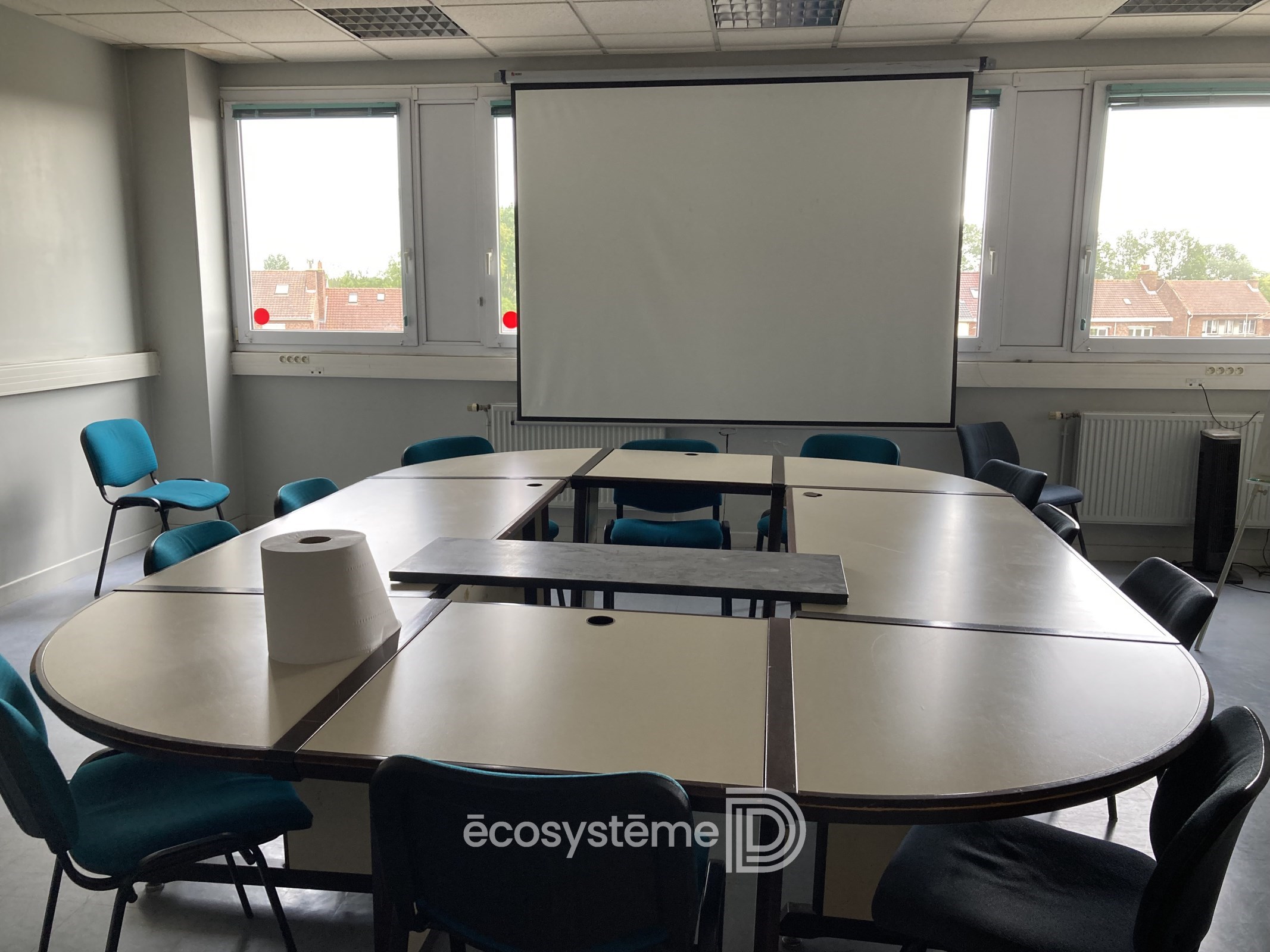 Ensemble de locaux d&rsquo;activités et immeuble de bureaux