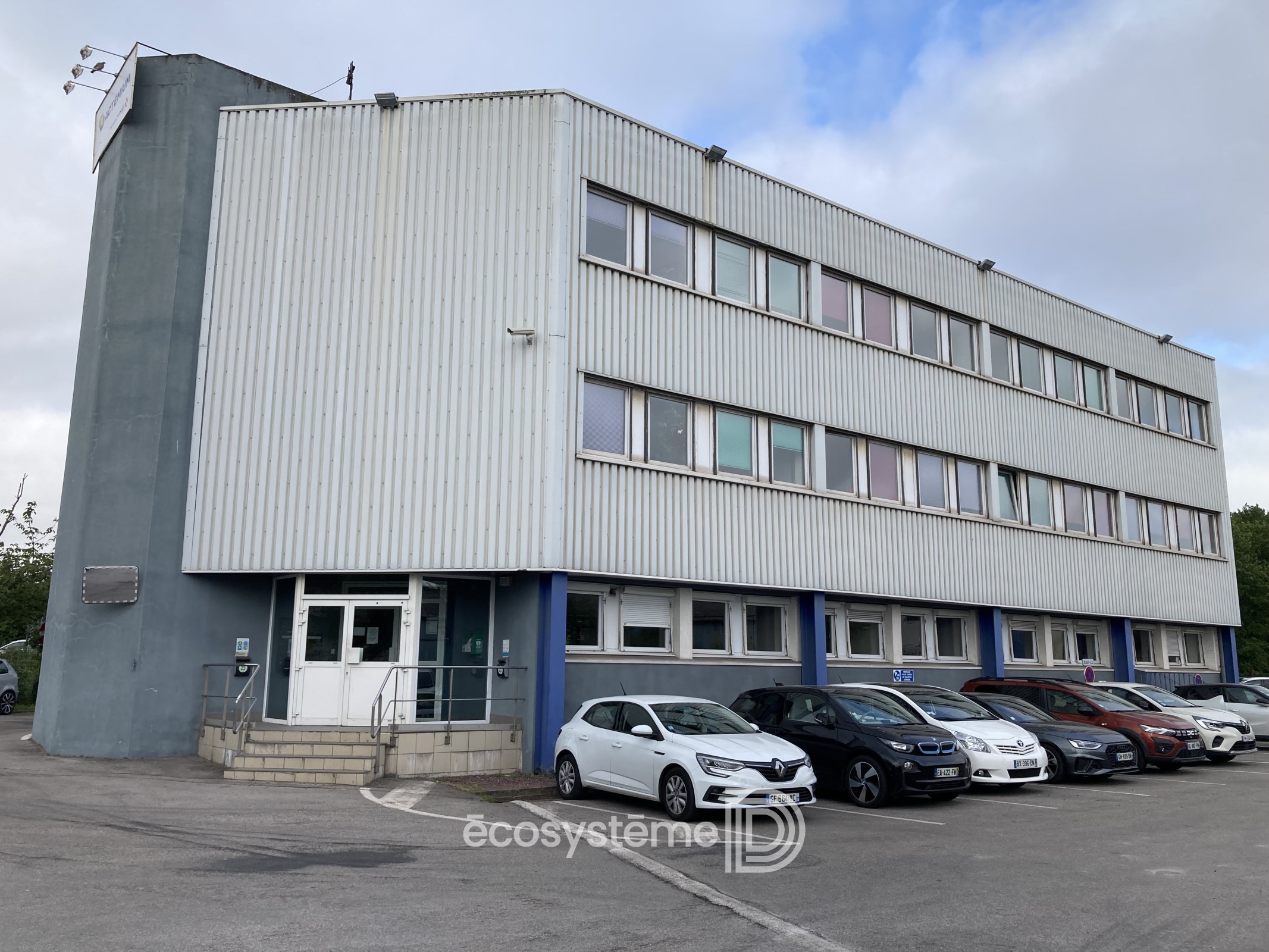 Ensemble de locaux d'activités et immeuble de bureaux - Locaux d'activité_2nd main / Etat d'usage_1131501-0L