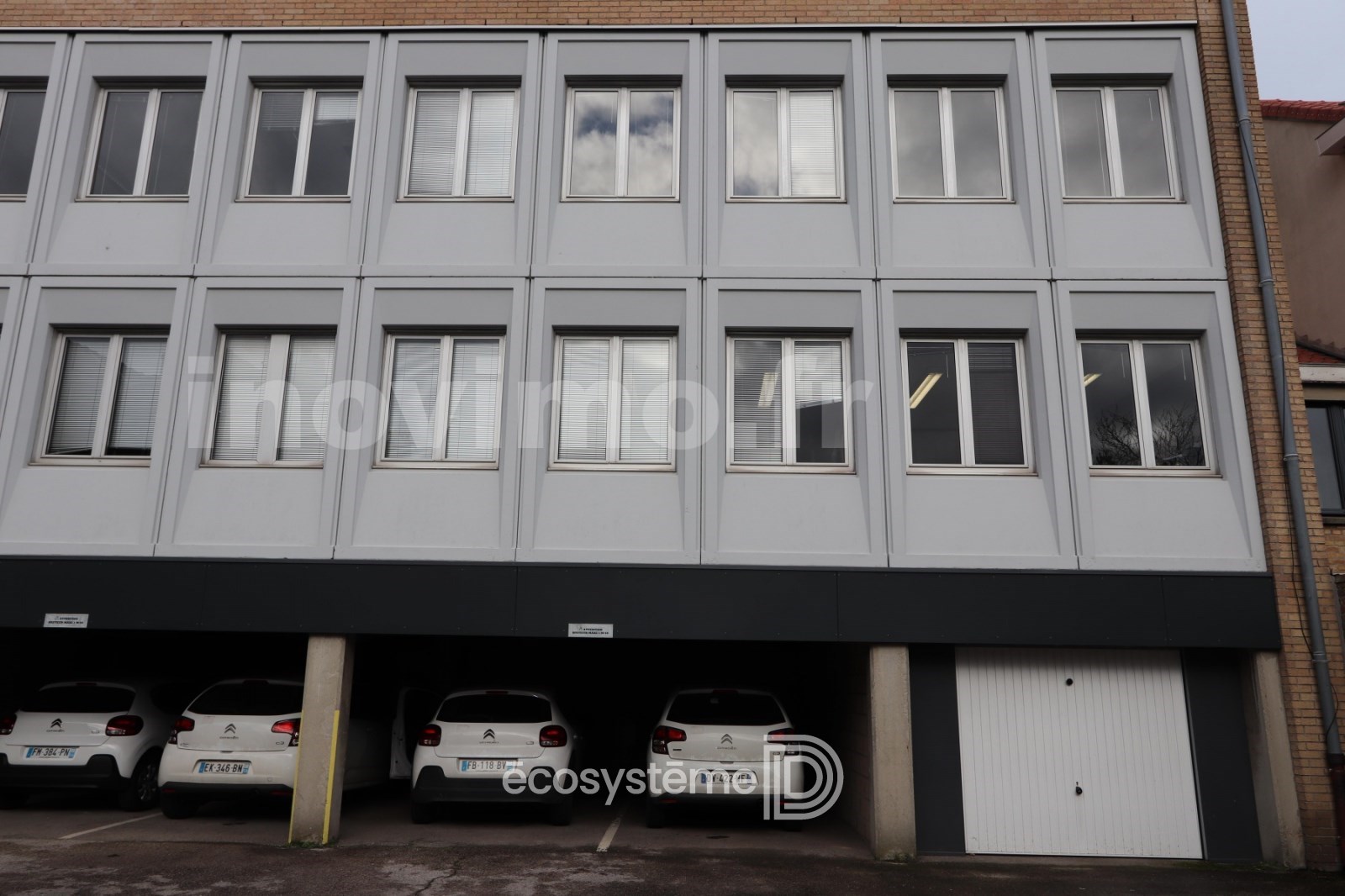 200 m² office space