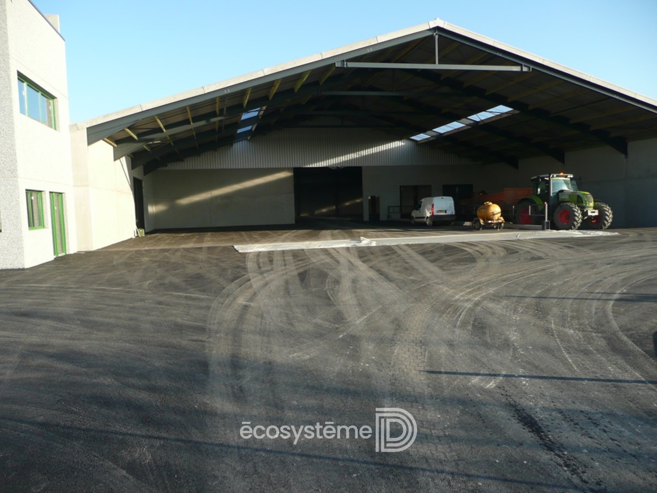 Local d’activités proche autoroutes A16 et A25