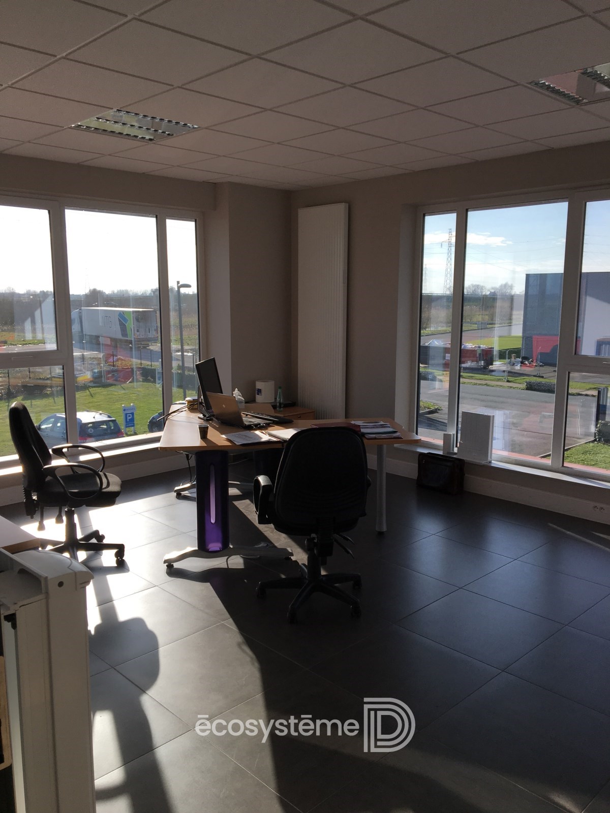 Industrial building with overhead cranes