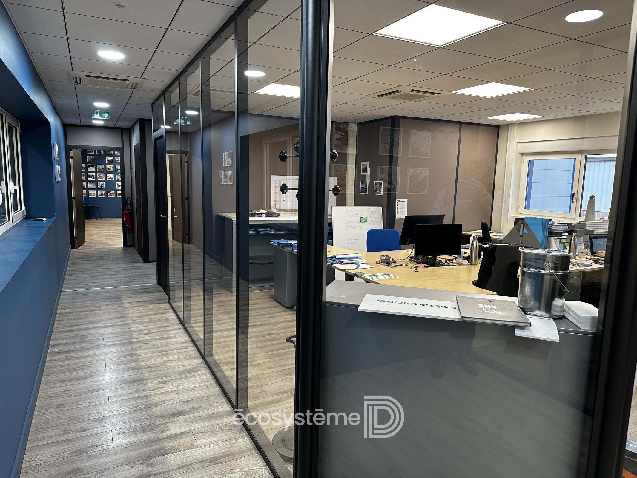 Industrial building with overhead cranes