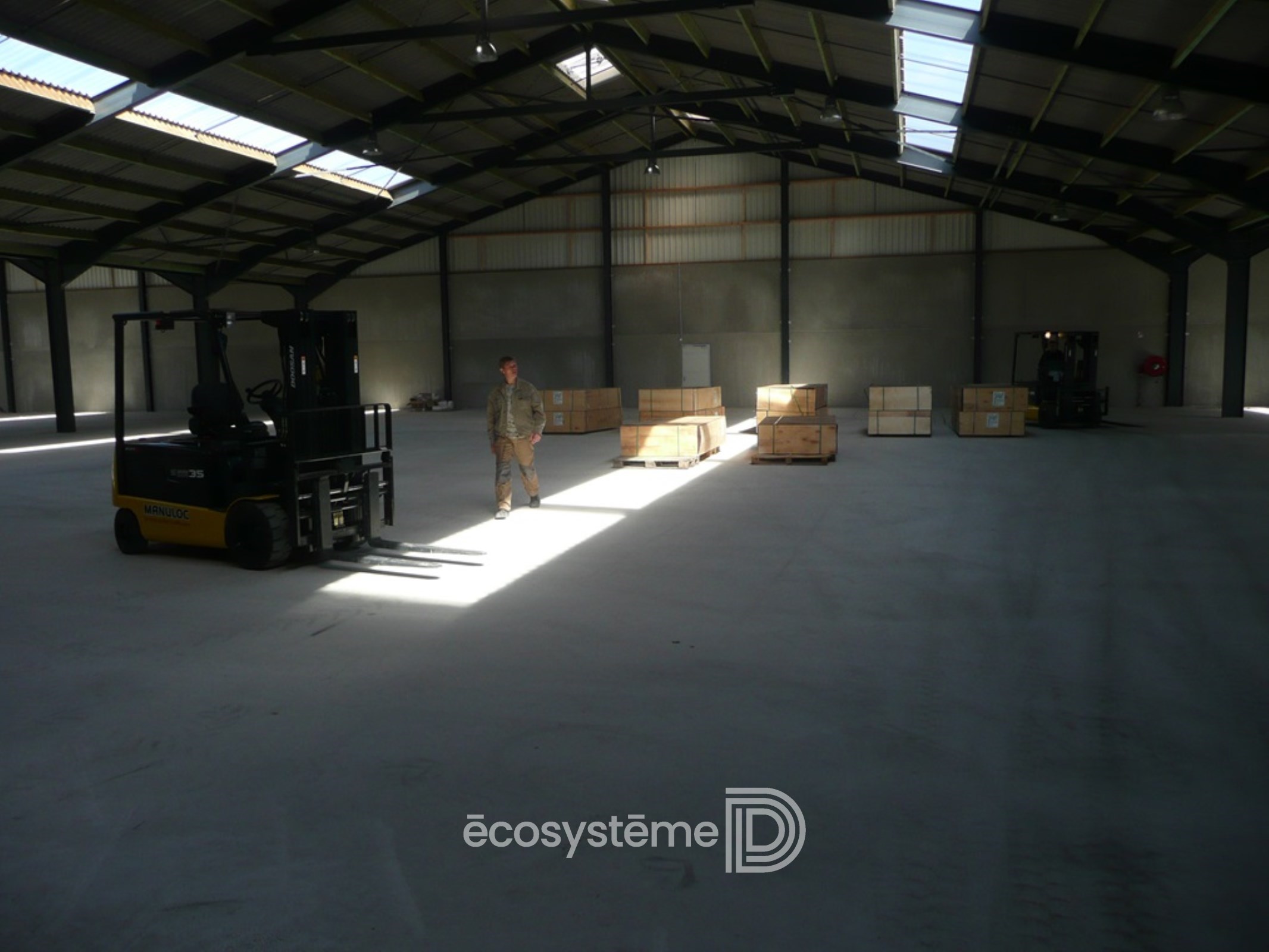 Local d&rsquo;activités proche autoroutes A16 et A25