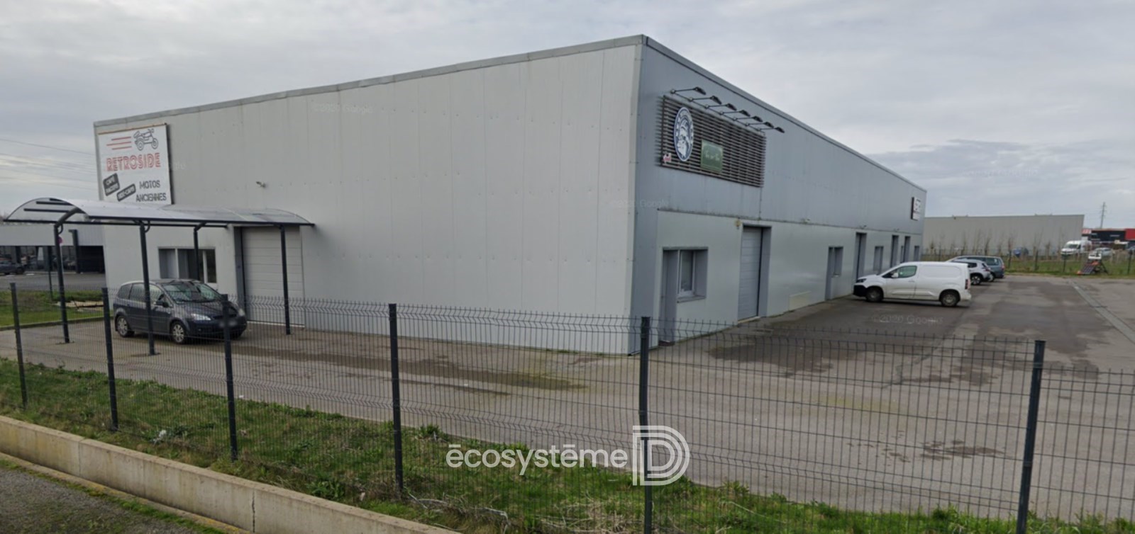 Highway-side business premises