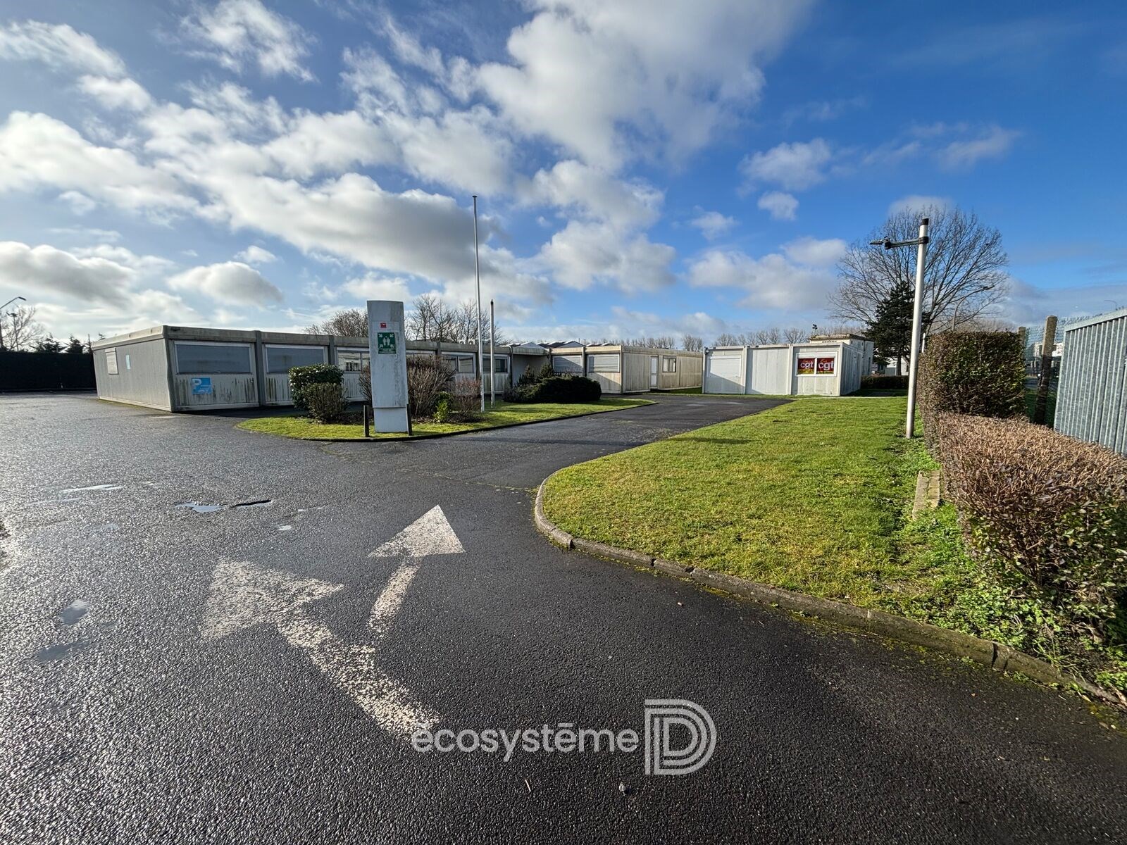 Terrain de 4 000 m² bitumé