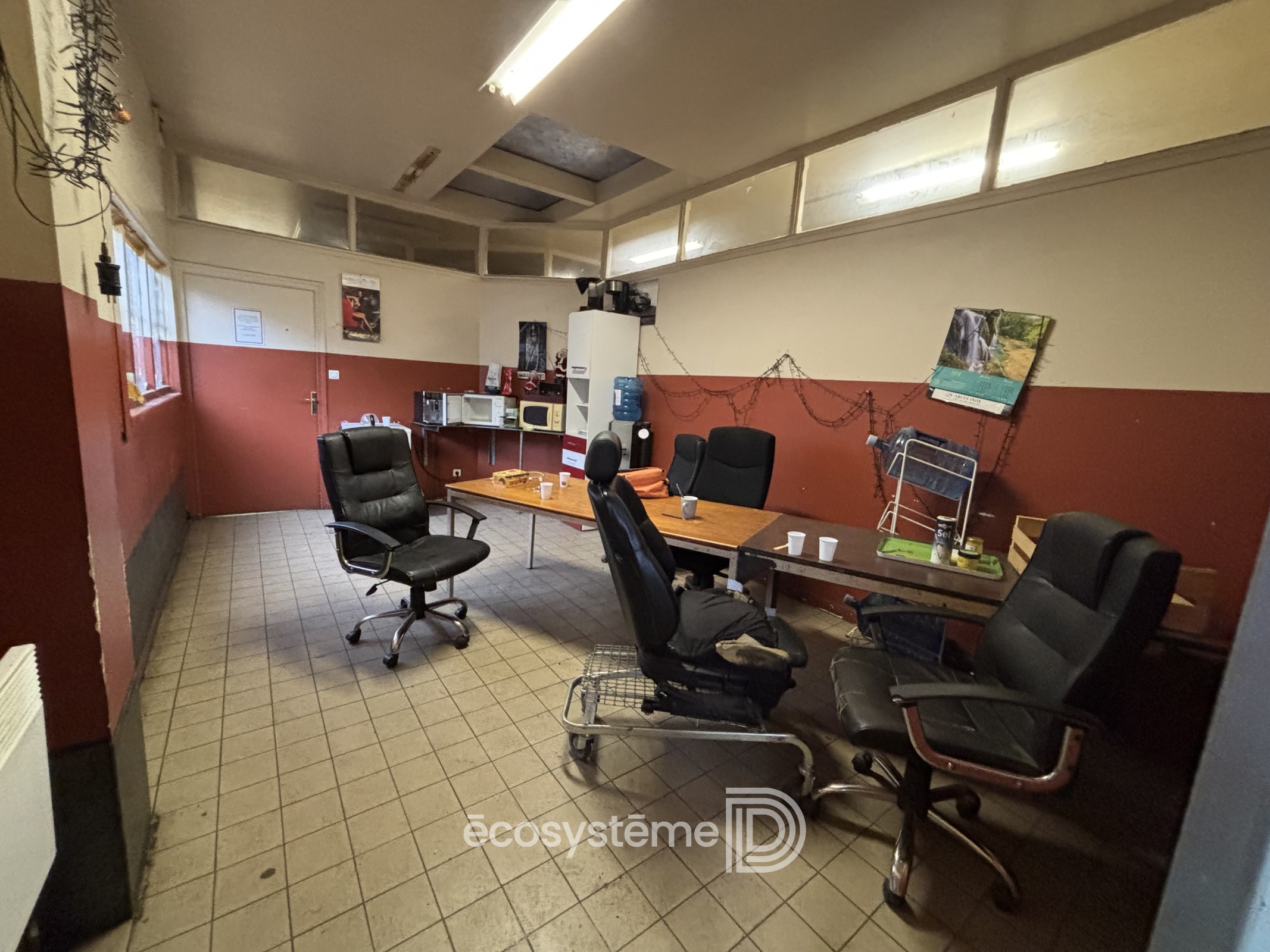 Bâtiment avec 2 ponts roulants