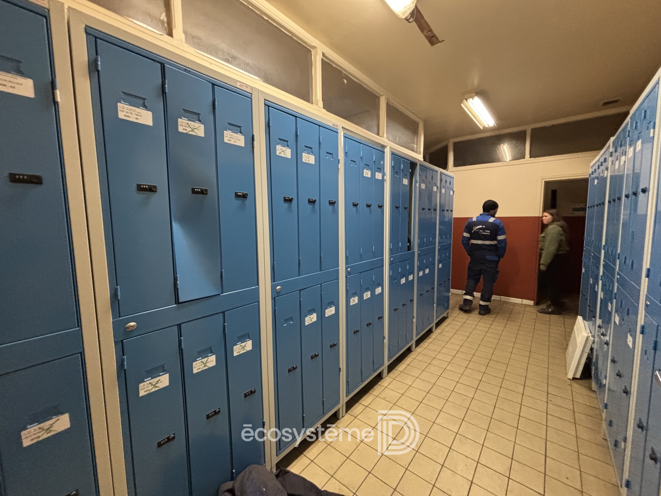 Bâtiment avec 2 ponts roulants