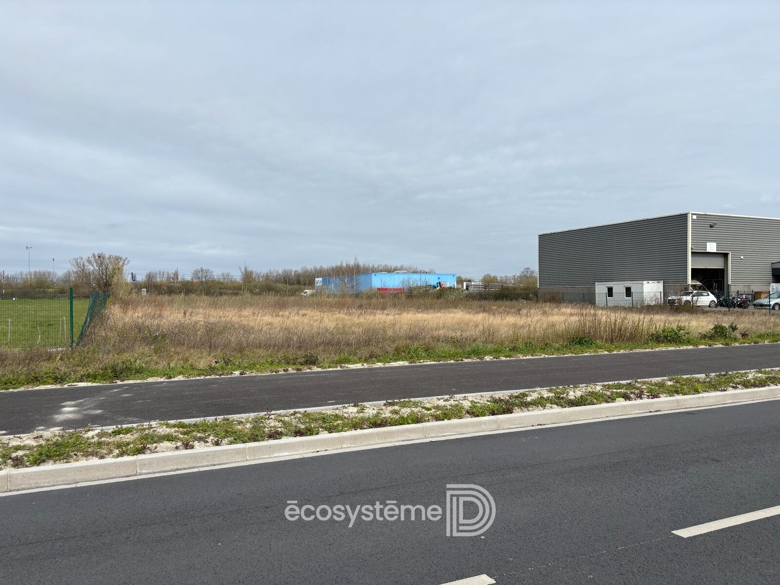 Terrain de 6 636 m²