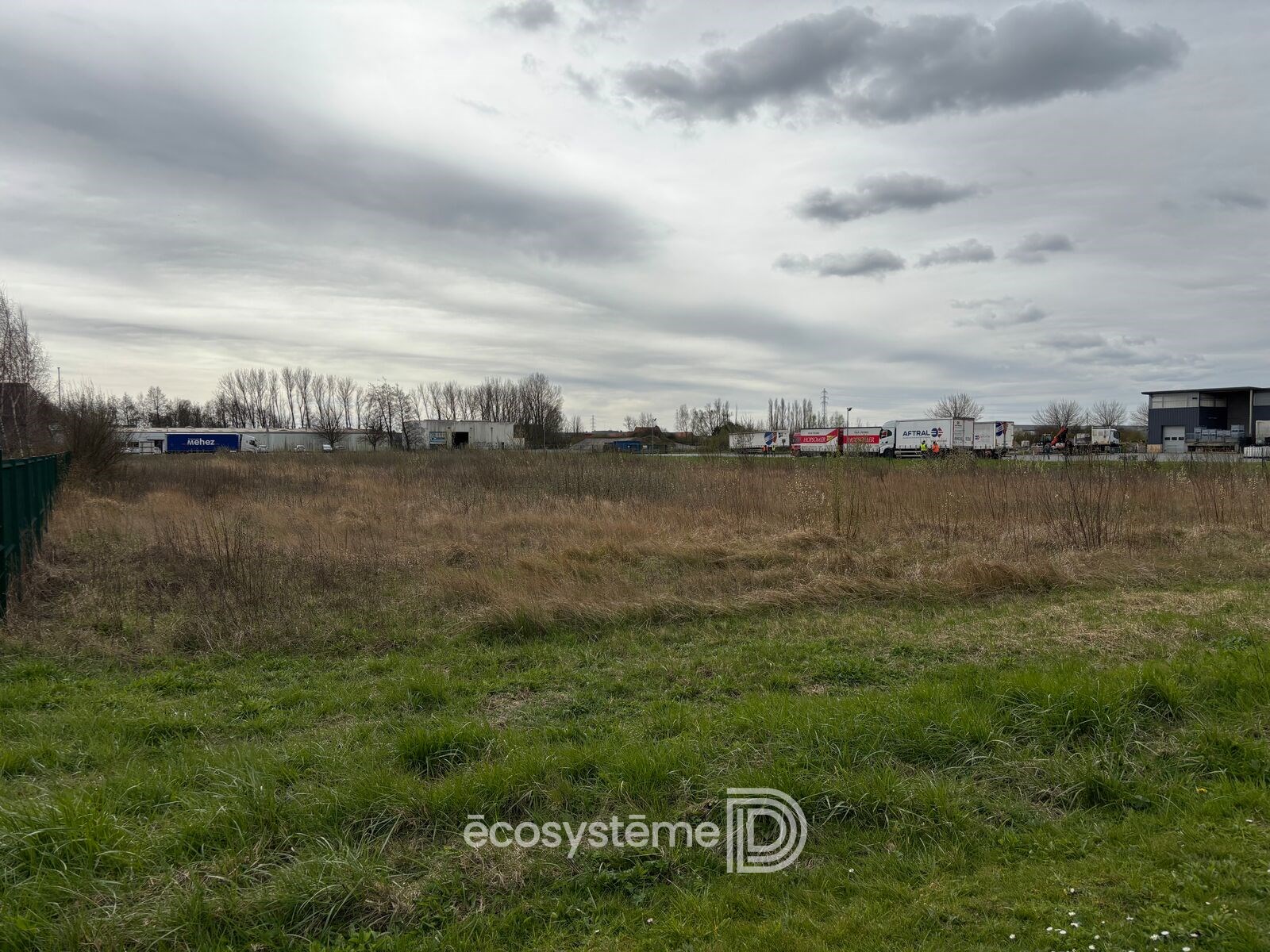 Terrain de 6 636 m²