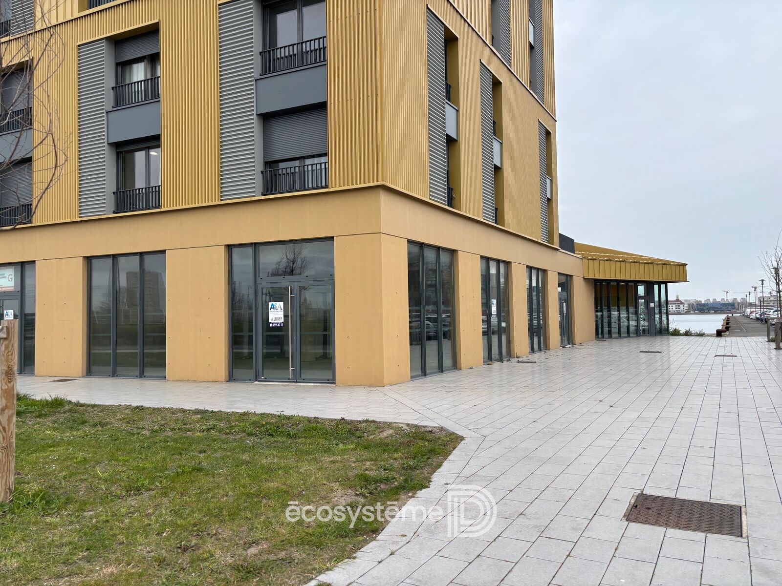 Local commercial – bureaux proche de la gare TGV