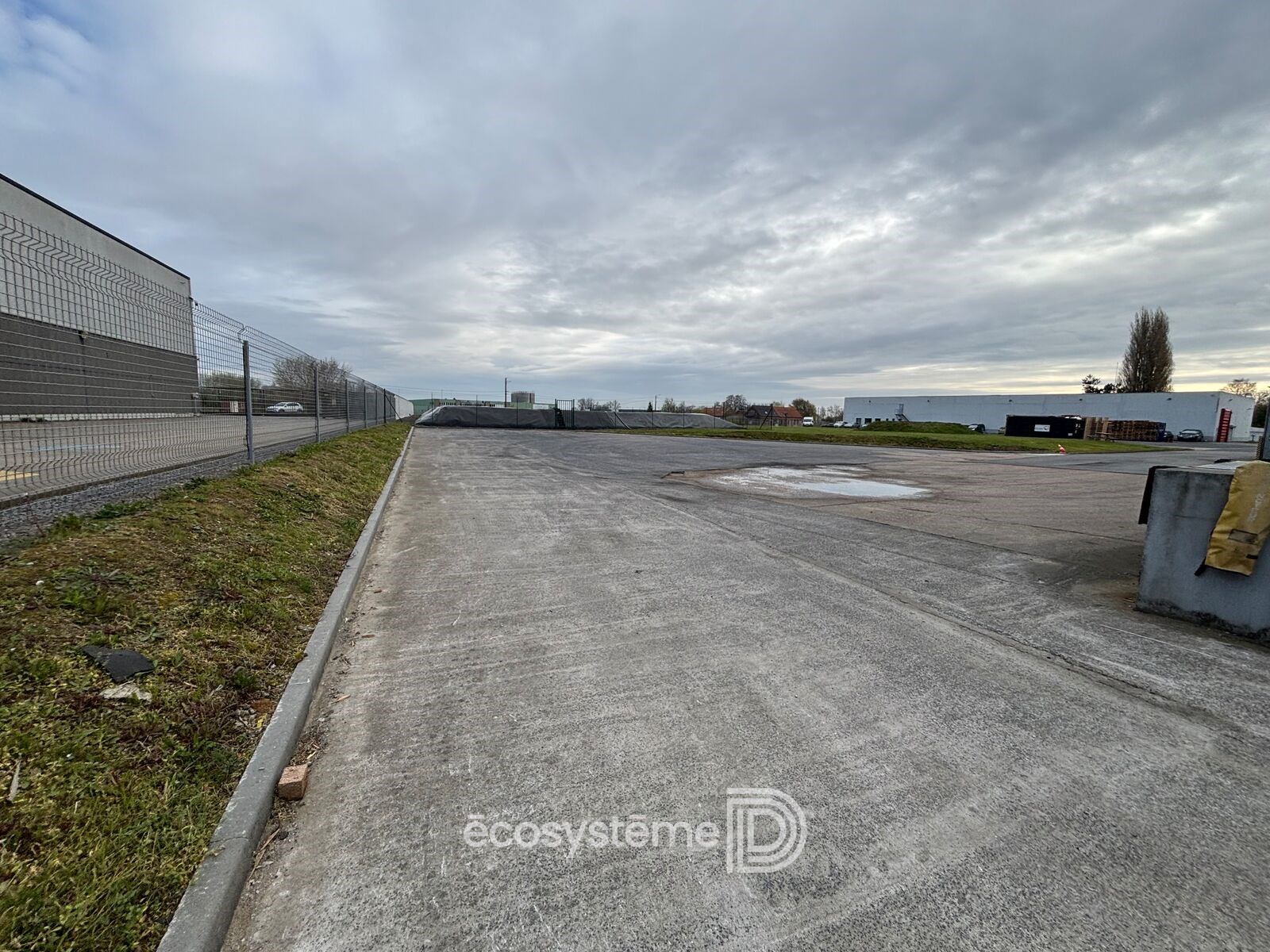 Ensemble industriel de 5 487 m²
